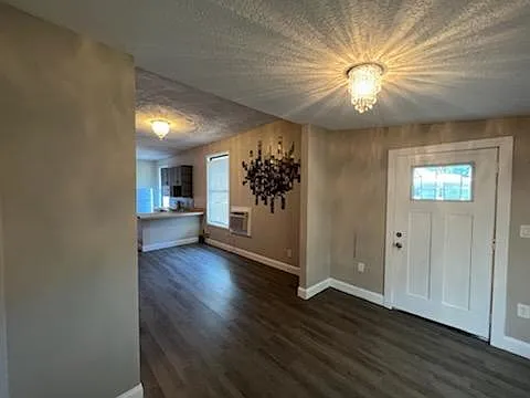 2907 N Woodrow Ave — Photo 2