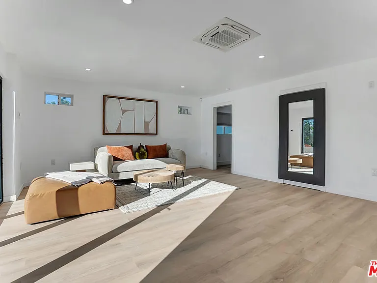 1145 S Longwood Ave — Photo 31