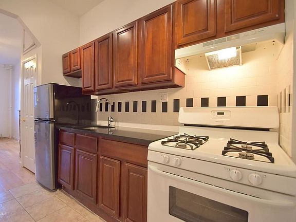 4th image of 402 E 10th St APT 1A