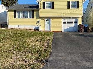 128 Park Ave, Gates, NY 14606