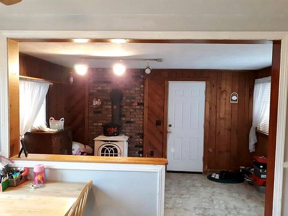 4th image of 7 Petansett Ct