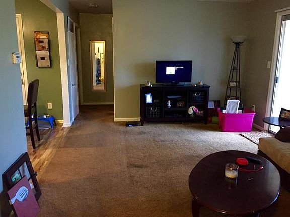 3rd image of 991 Manor Ln Unit S