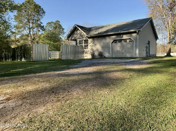 101 Castlegate Road, New Bern, NC 28560