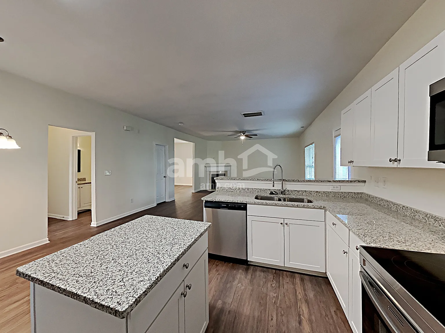 4 bed, 2.5 bath, 1700 sqft, $2,370 — Photo 4