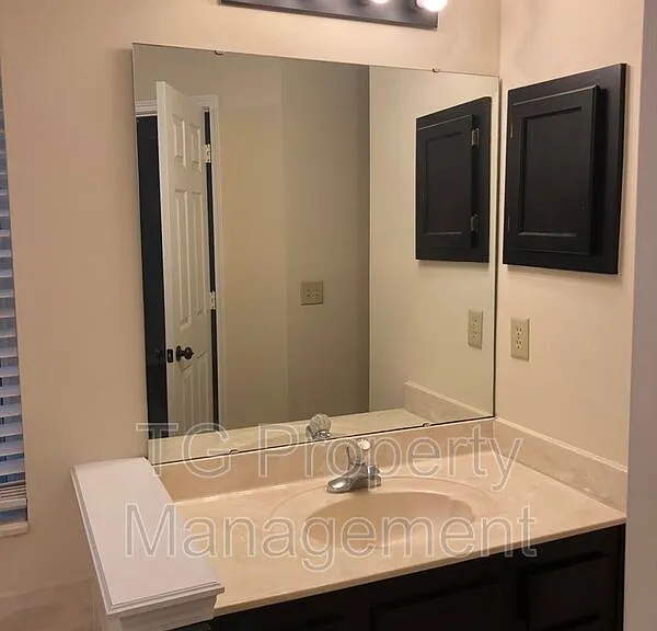 12910 Forest Glen Ct S — Photo 8