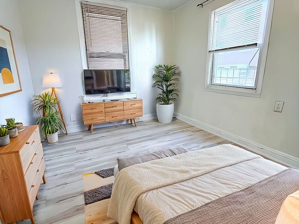 2nd image of 3024 32nd St #2