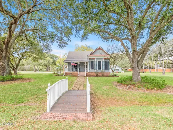 8916 Eastwood Dr, Abbeville, LA 70510