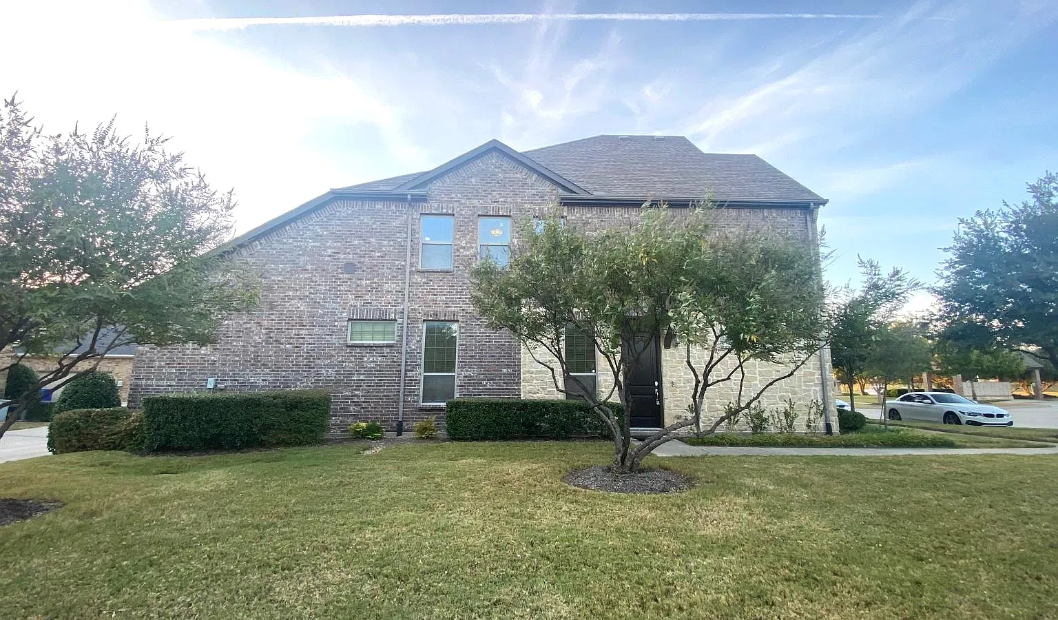 3 bed, 2262 sqft, $3,100 — Photo 2