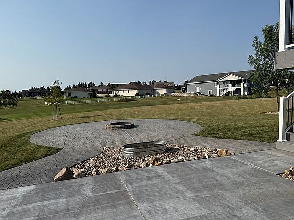 3rd image of 737 Parker Ranch Rd