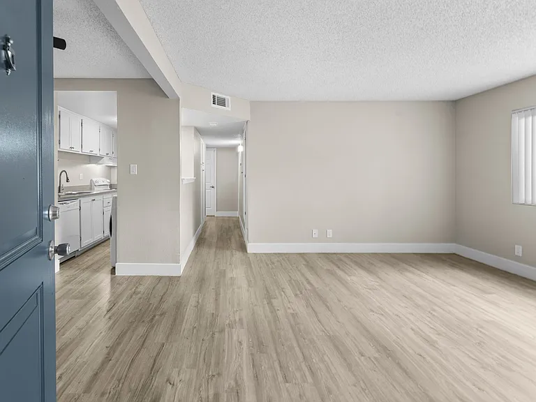 Sherwood Forest Apartments — Photo 5