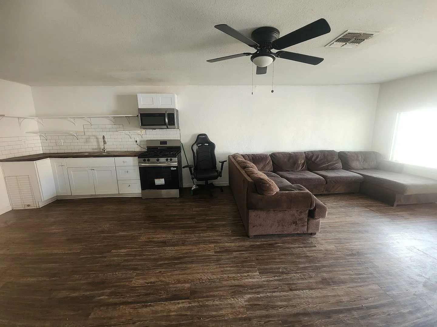 Great location with large yard — Photo 4