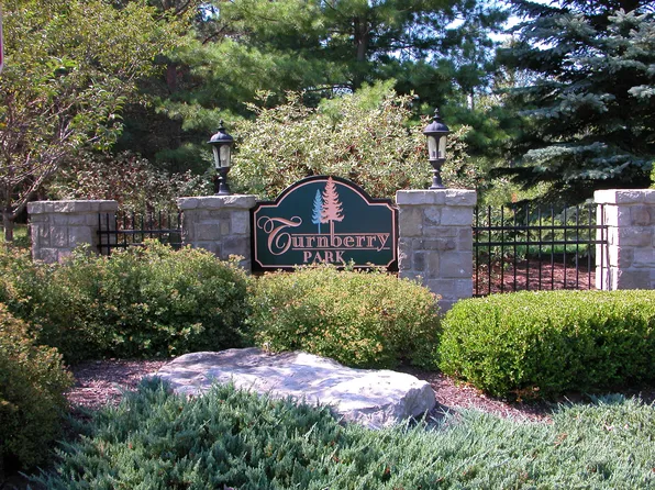 5936 Turnberry Ct, South Lyon, MI 48178