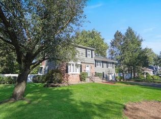 27 Linden Rd, Ho Ho Kus, NJ 07423