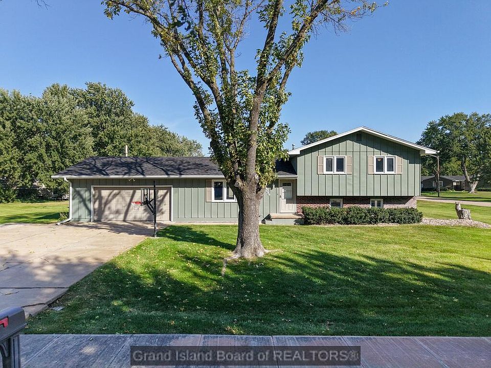 1st image of 2409 Gateway Ave