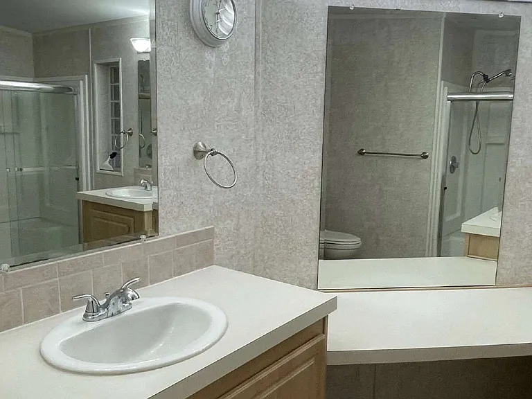 5453 Williamsburg Ln — Photo 18