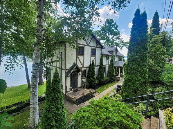 7603 E Bluff Dr, Penn Yan, NY 14527
