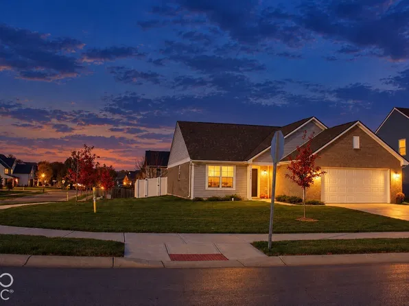 1098 Supernova Dr, Franklin, IN 46131