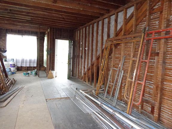 3rd image of 1832 Hubbard St