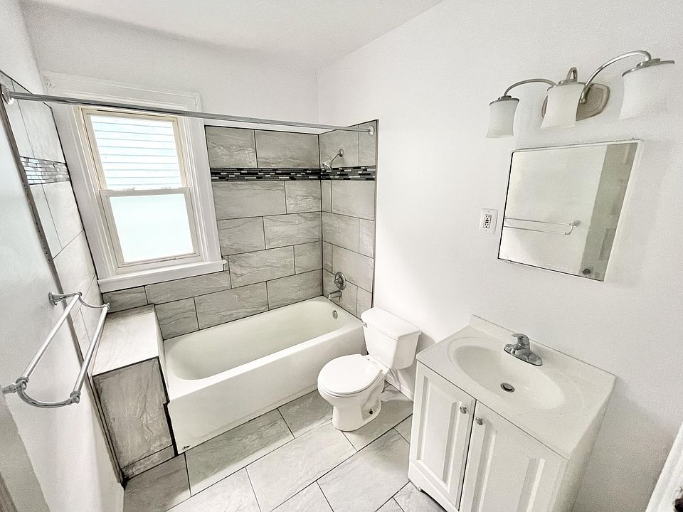 1st image of 524 Woodlawn Ave #2