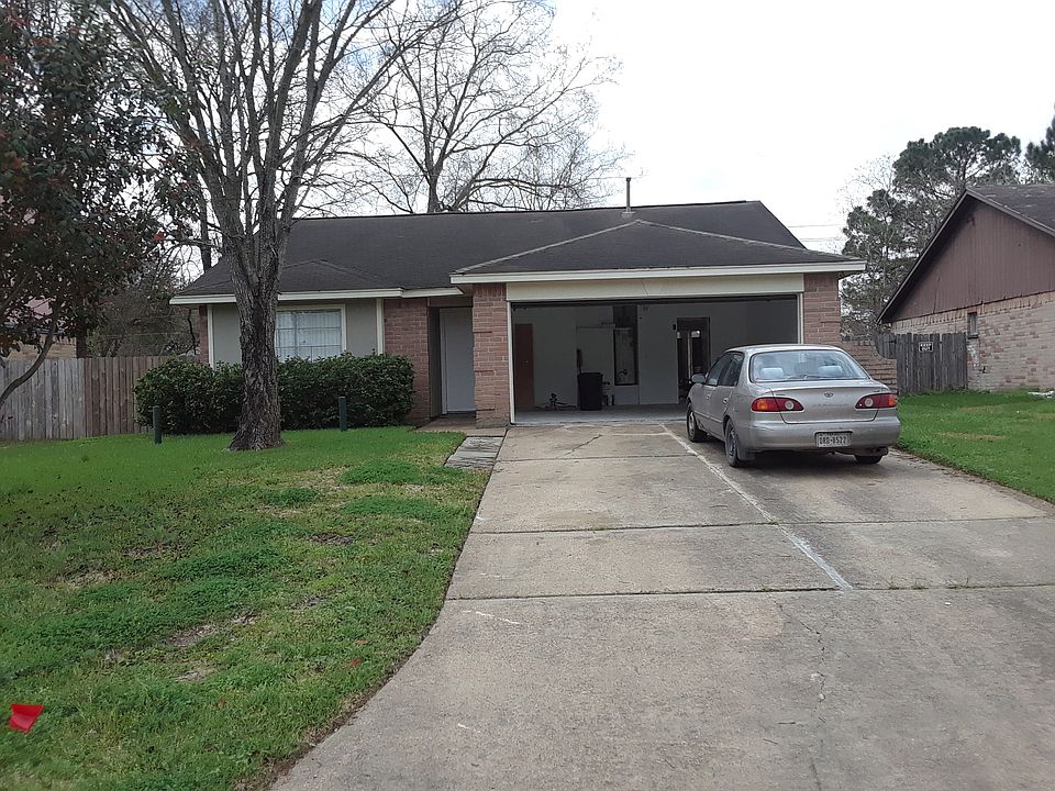 Brick house 3bed 2baths 
