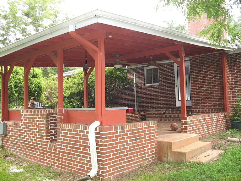 1532 Myrtle Dr — Photo 2