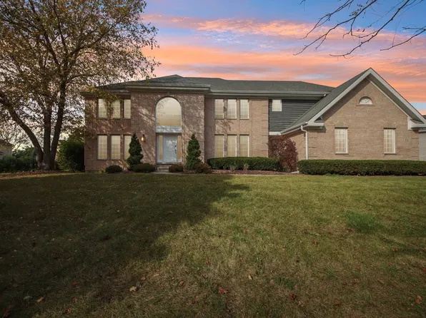 721 Goldenrod Ct, Crystal Lake, IL 60014