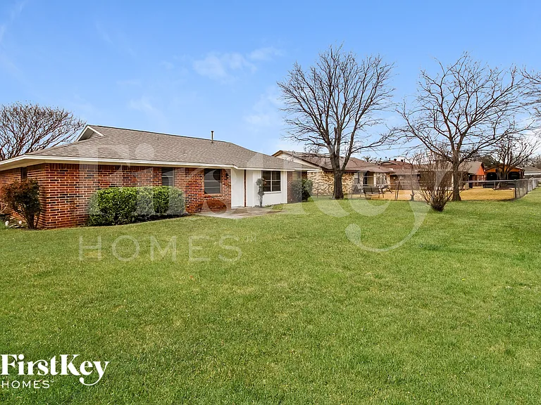 202 Carolyn Dr — Photo 18