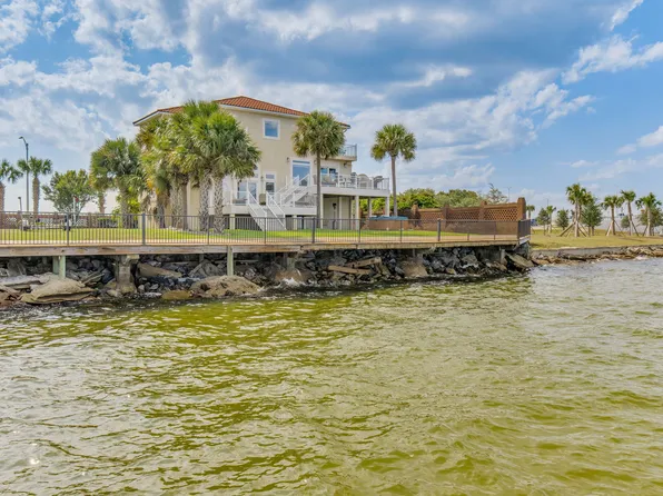 20 Baybridge Dr, Gulf Breeze, FL 32561