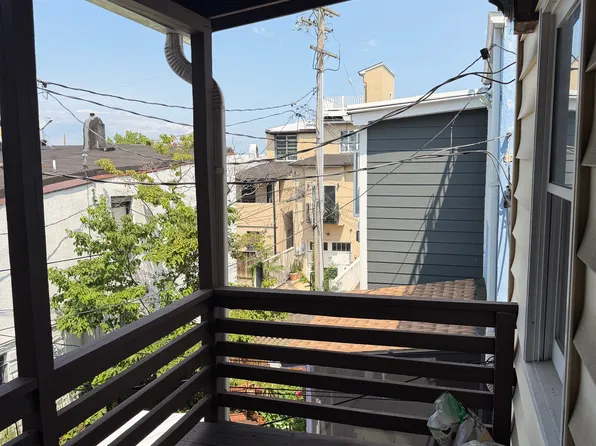 2210 E Baltimore St Fl 2nd, Baltimore, MD 21231