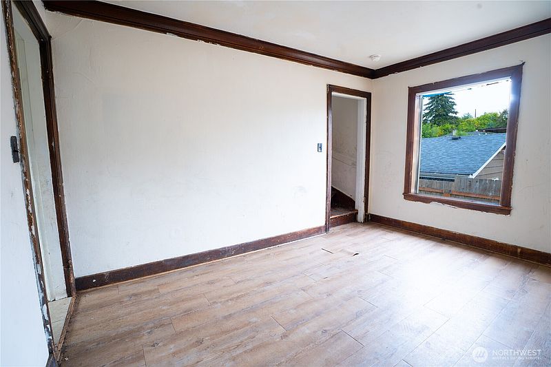 4th image of 4210 S Holly Street