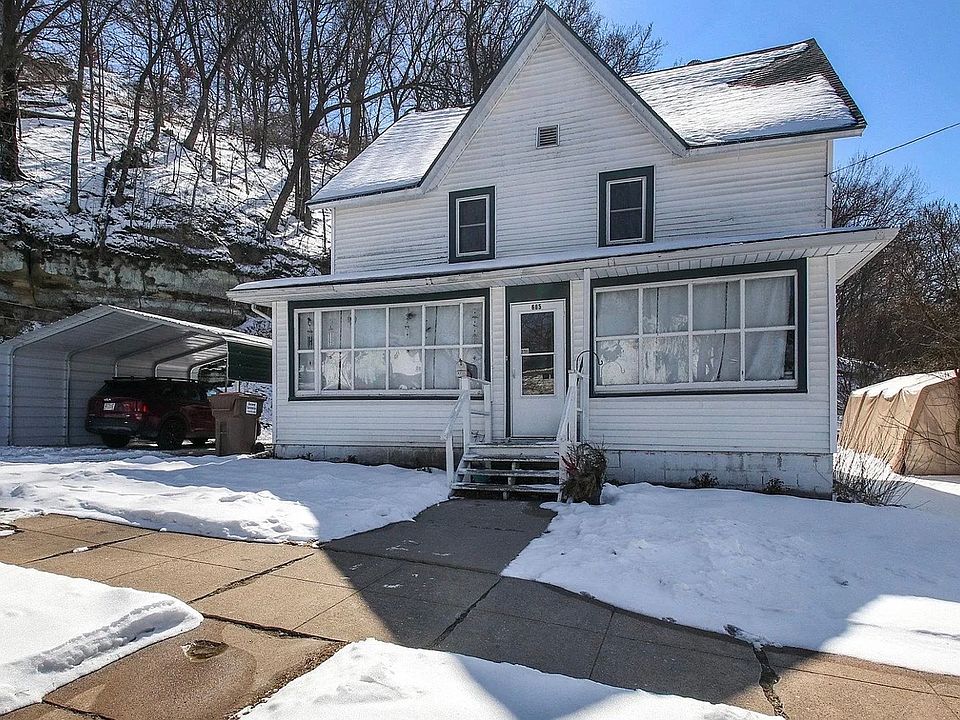1st image of 605 3rd Ave W