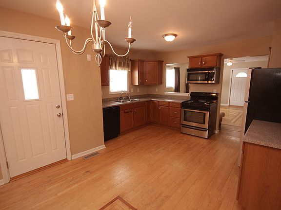 5th image of 322 N McCombs St