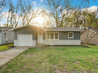 2220 N Kentwood Ave, Springfield, MO 65803