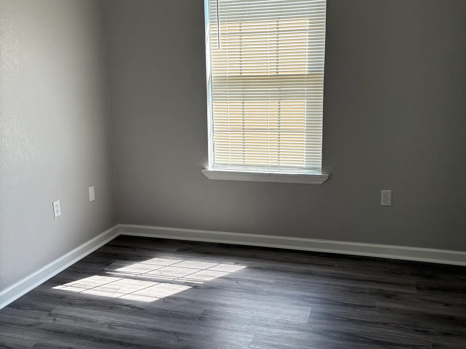 3 bed, 1.5 bath, 1274 sqft, $1,200 — Photo 3