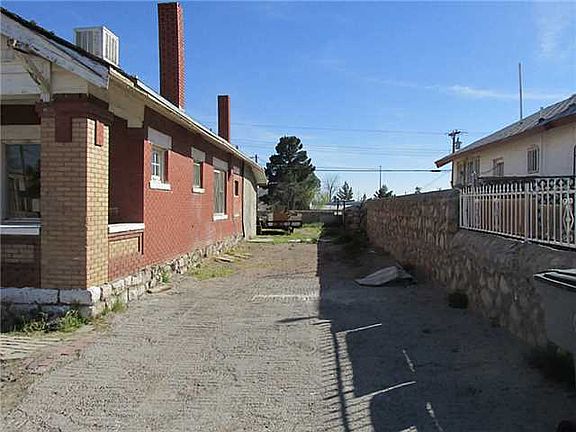3rd image of 3116 E Yandell Dr