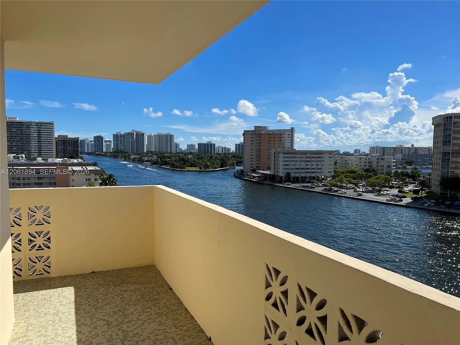 Plaza Towers North Condo — Photo 3