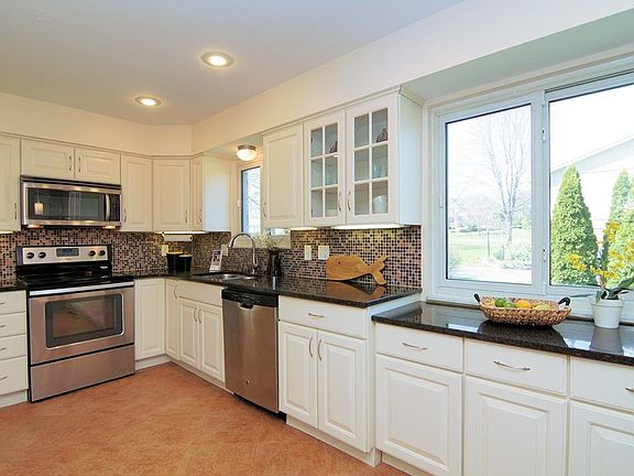 3rd image of 7944 Huntersknoll Ct