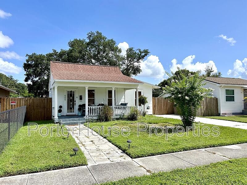 1st image of 605 47th Ave N