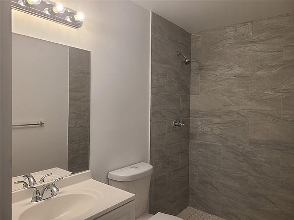3rd image of 2324 Johnson St #9