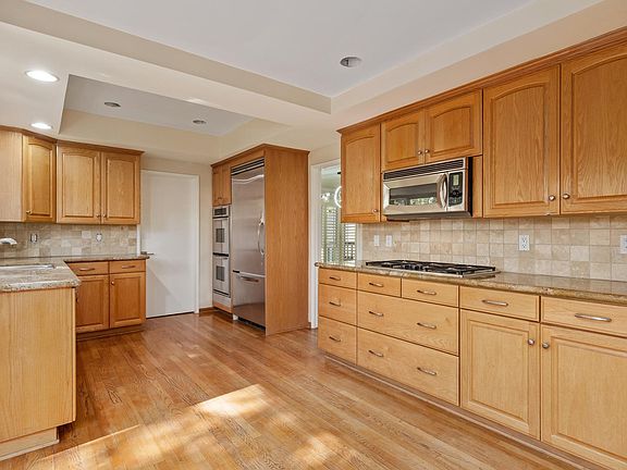 4th image of 2737 Angelo Dr