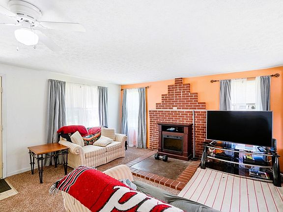 4th image of 431 Meadow Ln