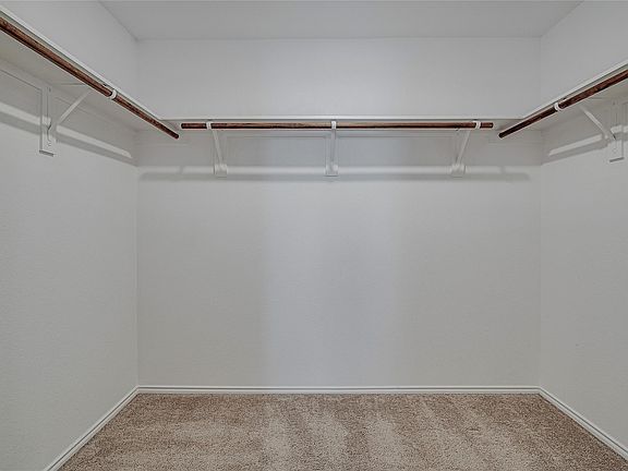 4th image of 1105 Wildflower St