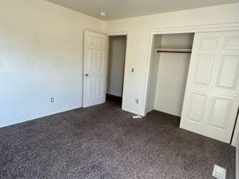 1120 S Fern St — Photo 5