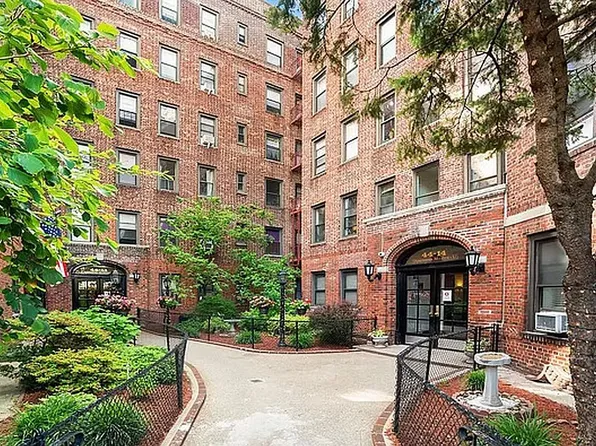 44-14 Newtown Rd #1G, Astoria, NY 11103