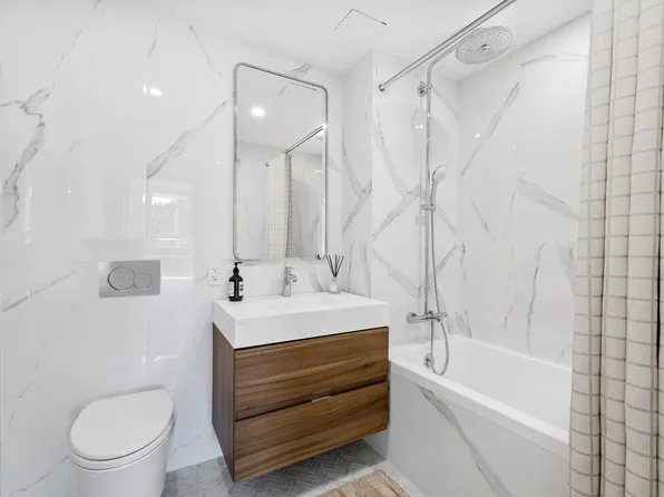 78-29 Austin Street image 9 of 26