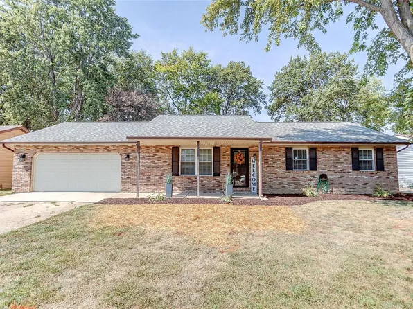 410 Bargraves Blvd, Troy, IL 62294