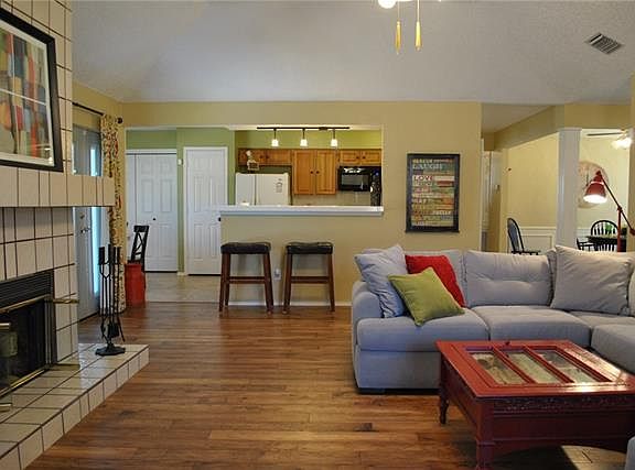 3rd image of 2904 Palisades Dr