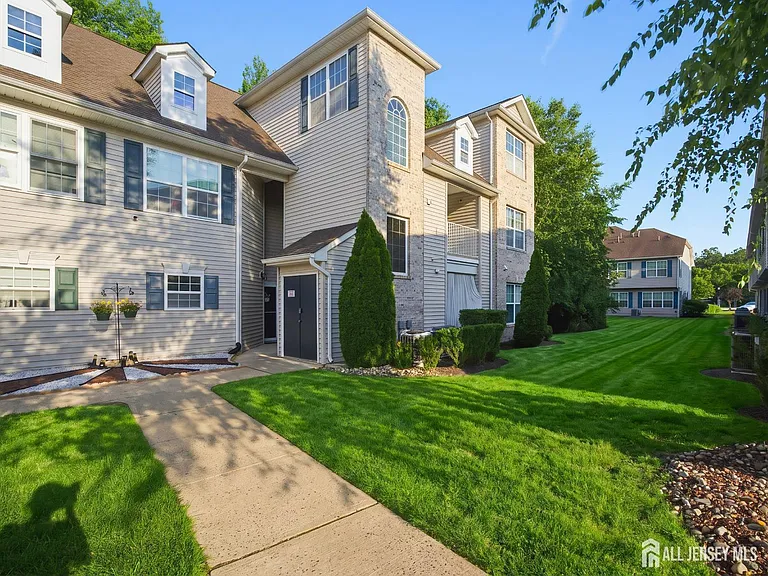 1054 Morning Glory Dr — Photo 2