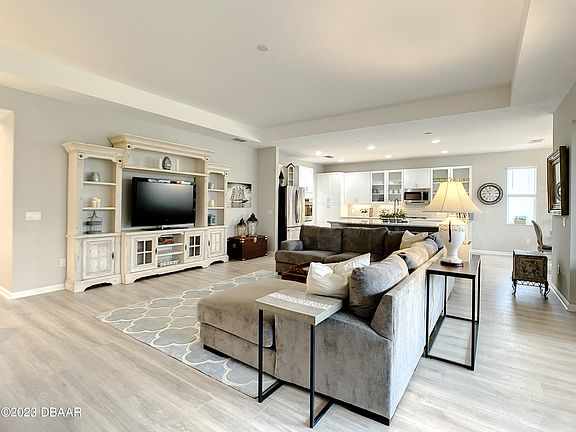 4th image of 130 Island Breeze Ave