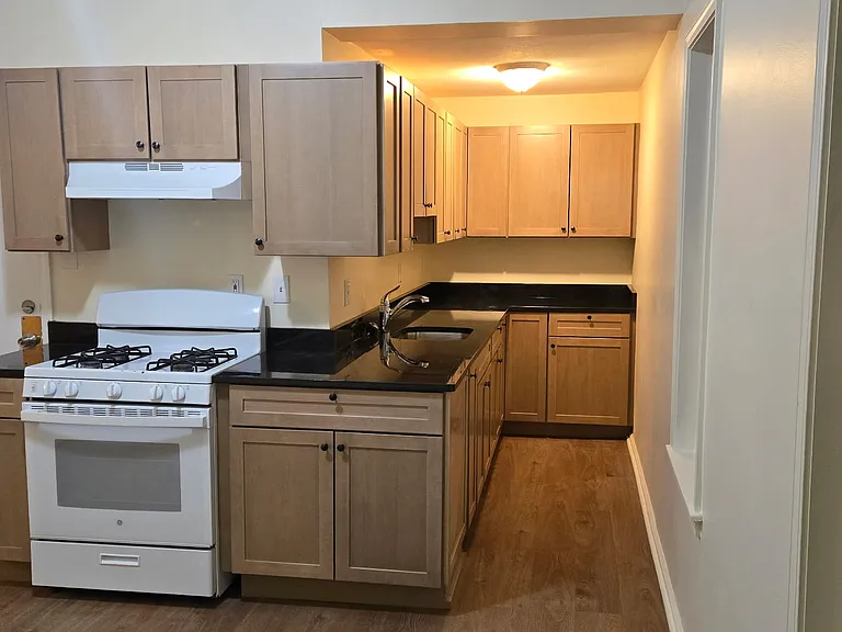 689 Broadway #3 — Photo 11